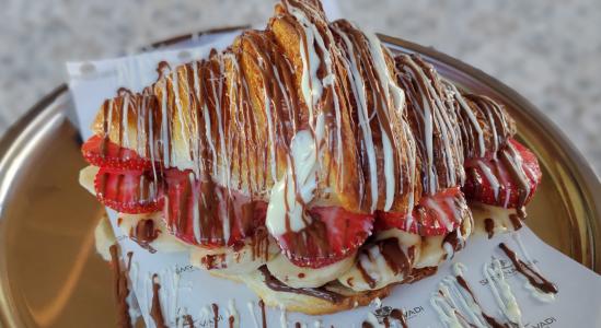 ÇİKOLATALI MEYVELİ KRUVASAN | 290,00